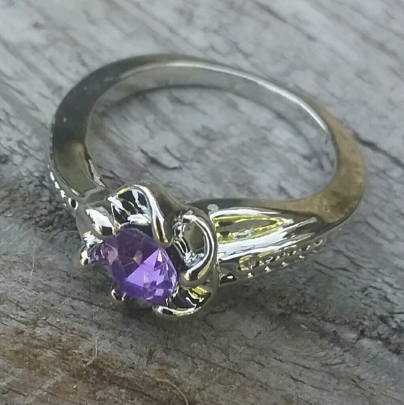 Ring - Picture 1 of 2